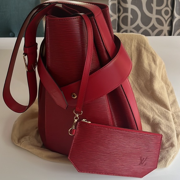 Authentic like new Louis Vuitton epi sac D’Epaule GM red castillan with wallet. - Picture 7 of 14